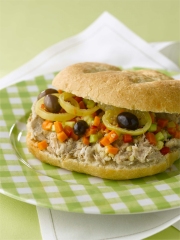 Rillettes aux olives en pan bagnat provençal
Photo : © CICT infocharcuteries.fr