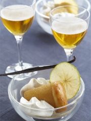 Baba au cidre, crème légère vanillée et croc-pomme
Photo : © Francesca Mantovani / Cidres de France