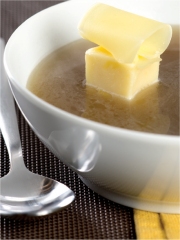 Bouillon de champignons, glaçon à l'Emmental
Photo : © Collective de l'Emmental français