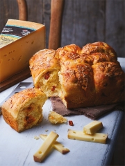 Brioche au Vacherin Fribourgeois AOP Gratiné et au Chorizo
Photo : © Fromages de Suisse