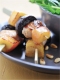 Brochettes de lapin, pommes et pruneaux