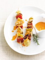 Brochettes de pommes de terre et lotte, crème de chorizo
Photo : © Les pommes de terre, tellement de caractères