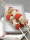 Brochettes tomate, jambon, poire et Fourme d'Ambert