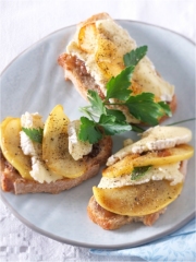 Bruschetta au camembert et aux pommes