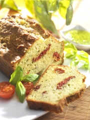 Cake au pesto et tomates séchées