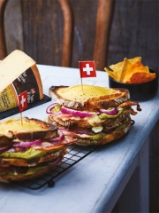 Croque-Monsieur Guacamole Bacon Gratiné au Vacherin Fribourgeois AOP
Photo : © Fromages de Suisse