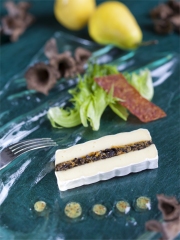Fromage « l'Ortolan 1921 » farci aux poires et trompettes fraîches, salade frisée et séché de Morteau
Photo : © Paysange