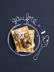 Gaufre noisette aux marrons confits et Chantilly à la pâte à tartiner maison
Photo : © Philippe Vaures Santamaria / Stylisme : Laurence du Tilly