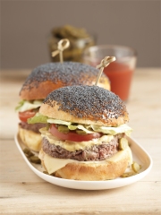 Hamburgers au pavot bleu, petits pains briochés sans sucre
Photo : © Natacha Nikouline