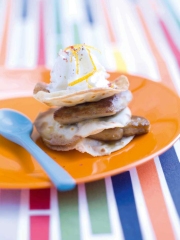 Millefeuille de crêpes sucrées-salées foie gras et milkshake à l'orange
Photo : © Philippe Vaures Santamaria / Stylisme : Laurence du Tilly