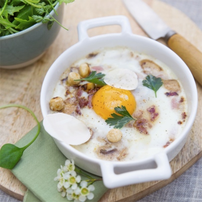 Œuf au plat, champignons de Paris, jaune aux éclats de noisette
Photo : © Lustucru