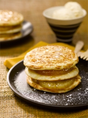 Pancakes façon Hamburger, ananas poêlés et sucre noix de coco