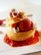 Profiteroles à la fraise, fraises des bois,crème fouettée et coulis de fraises