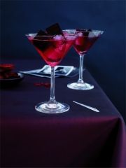 Cocktail rouge cerise et cubes café
Photo : © Iris L. Sullivan