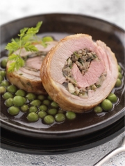 Roulade d'Agneau du Quercy aux champignons et aux herbes
Photo : © Pierre-Louis Viel
Stylisme : Valéry Drouet