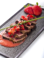 Tataki de bœuf aux fraises
Photo : ©  AOPn Fraises de France