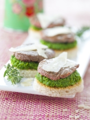 Toasts d'agneau, purée de pois et parmesan
Photo : © Nicolas Louis / Agneau Presto