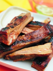 Travers de porc buffalo sauce au bleu
Photo : © Weber