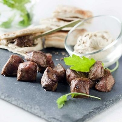 Agneau mariné et houmous au cumin