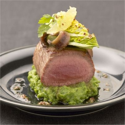 Filet d'agneau rôti sucrine, anchois et citron vert