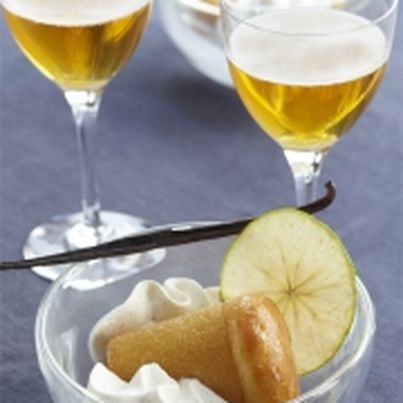 Baba au cidre, crème légère vanillée et croc-pomme