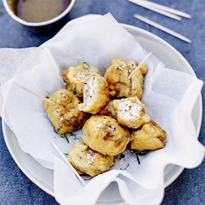 Beignets de cervelle d'agneau, sauce vinaigrée aux épices