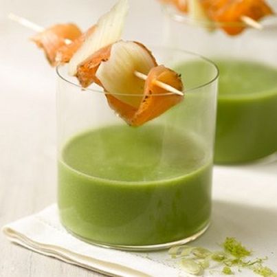Brochette de Gravlaks et crème de petits pois à la citronnelle