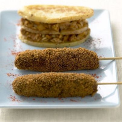 Brochettes de noix de boeuf, mille-feuilles rattes et girolles