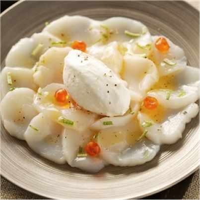 Carpaccio de Saint-Jacques au Jus de Mangue et Epices