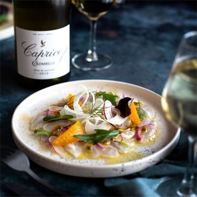 Ceviche de dorade royale aux agrumes, radis, fenouil et vinaigrette au fruit de la passion