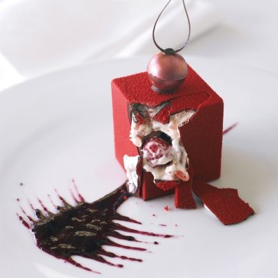 Cube Chocolat au Confit de Pétales de Rose, sorbet Framboise