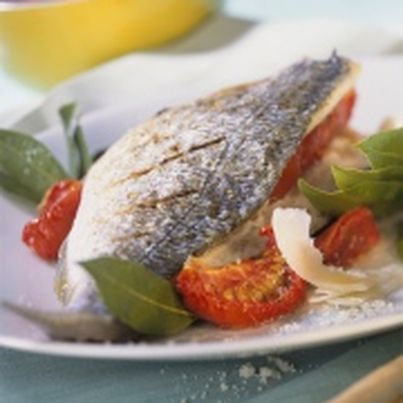 Daurade au laurier, tomates confites et parmesan