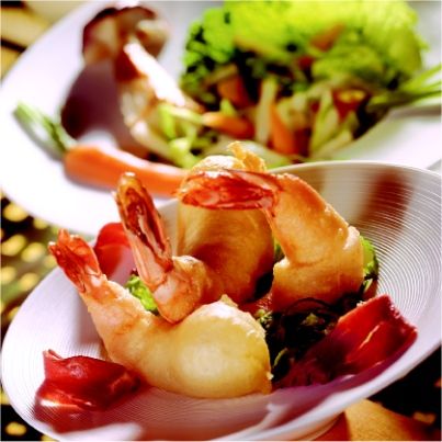 Beignets de gambas, minute de légumes d'automne et cèpes rôtis, sauce à la crème échalote