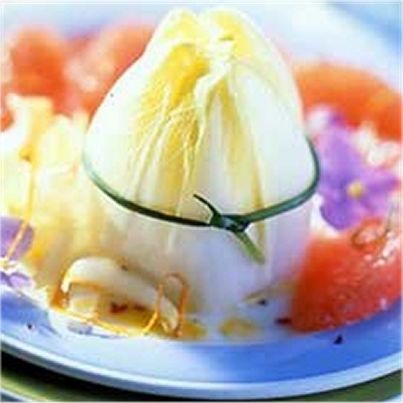Charlotte d'endives croquantes au fromage frais, vinaigrette d'agrumes