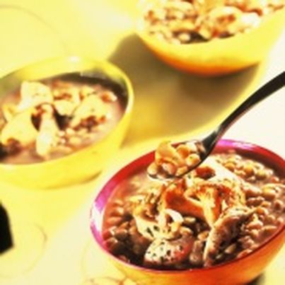Soupe de poulet aux lentilles et aux girolles