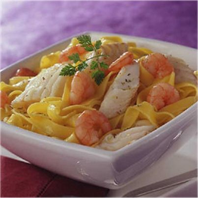 Tagliatelles fraîches au grenadier et petites crevettes roses