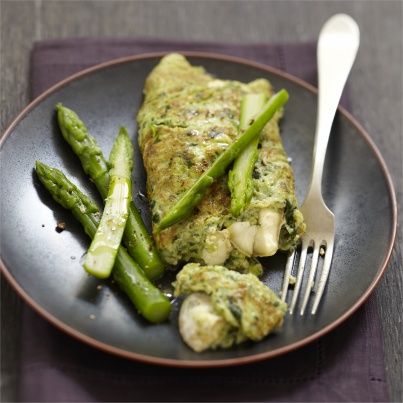 Omelette au cresson, asperges vertes et Chavignol