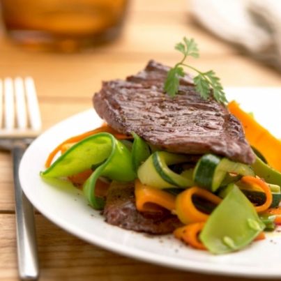 Sauté d'onglet de boeuf de chalosse aux petits légumes et au gingembre