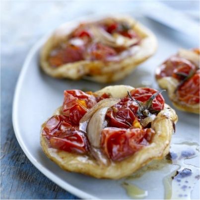 Minis pizzas aux tomates cerise et échalotes confites