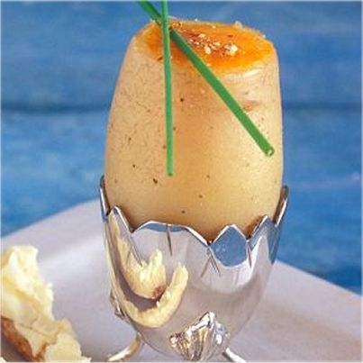 Pommes de terre primeur AOC de l'île de Ré façon œuf coque, et ses mouillettes au beurre AOC Charentes-Poitou