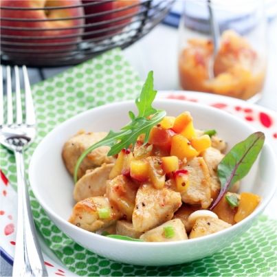 Blanc de poulet rôti et chutney de pêches jaunes d'ici