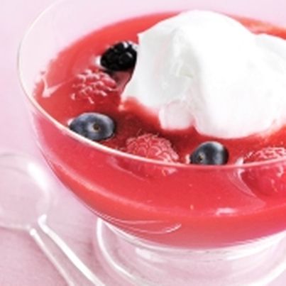 Soupe de fruits rouges meringuée