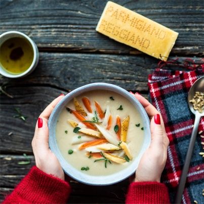 Soupe de haricots blancs et croutes de Parmigiano Reggiano