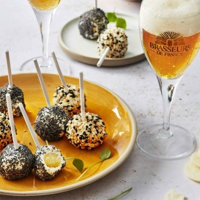 Sucettes de chèvre frais, pomme, miel, romarin, pavot et sésame