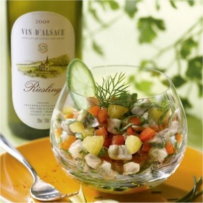Tartare de bar aux agrumes et aux herbes du jardin