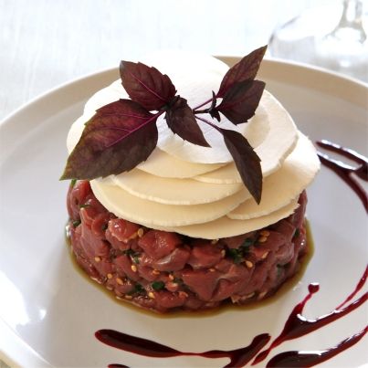 Tartare de canard au couteau, pétales de champignons
