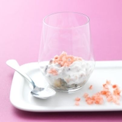 Tartare d'huîtres marennes Oléron, yaourt brassé et petits dés de harengs fumés, acidulée de radis